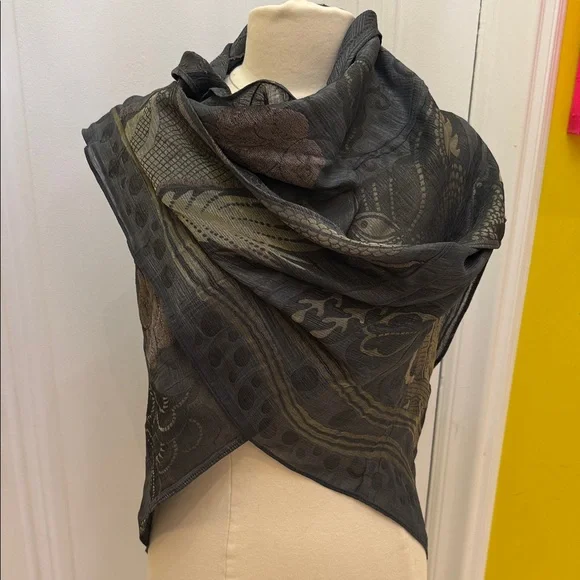 Elegant Zonda Nellis grey metallic Floral Shawl